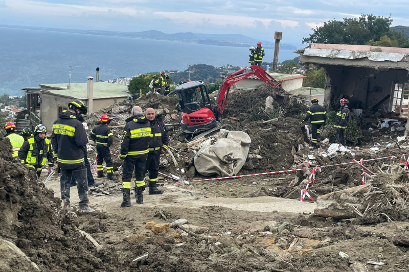 Squadre di Vigili del Fuoco a Ischia 