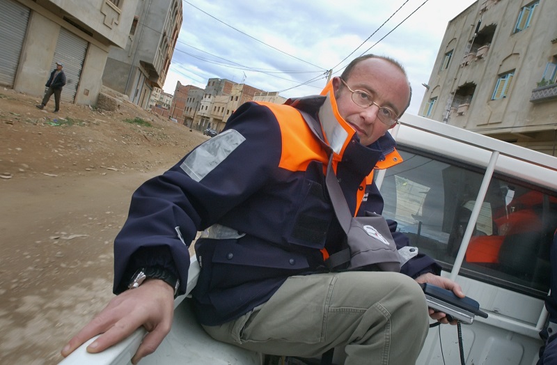 Nella foto Luca Spoletini in divisa a bordo di un pick-up