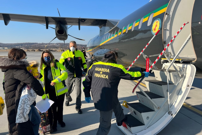 Roma, 13 marzo 2022 - Trasporto Medevac di pazienti ucraini tramite velivolo della Guardia di Finanza